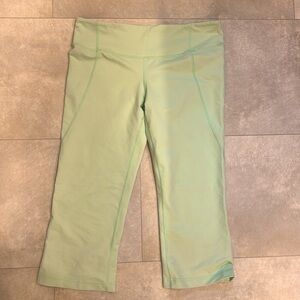 Lululemon / size 10 mint green crops